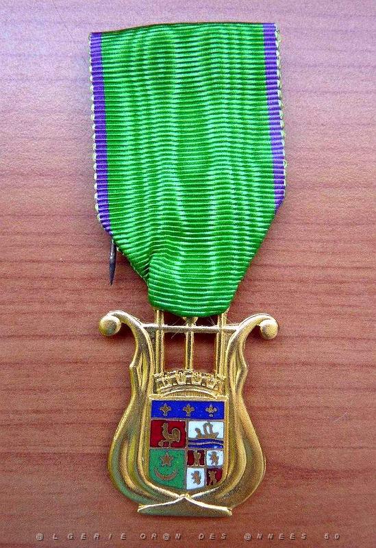 MEDAILLES D AFN 135.jpg